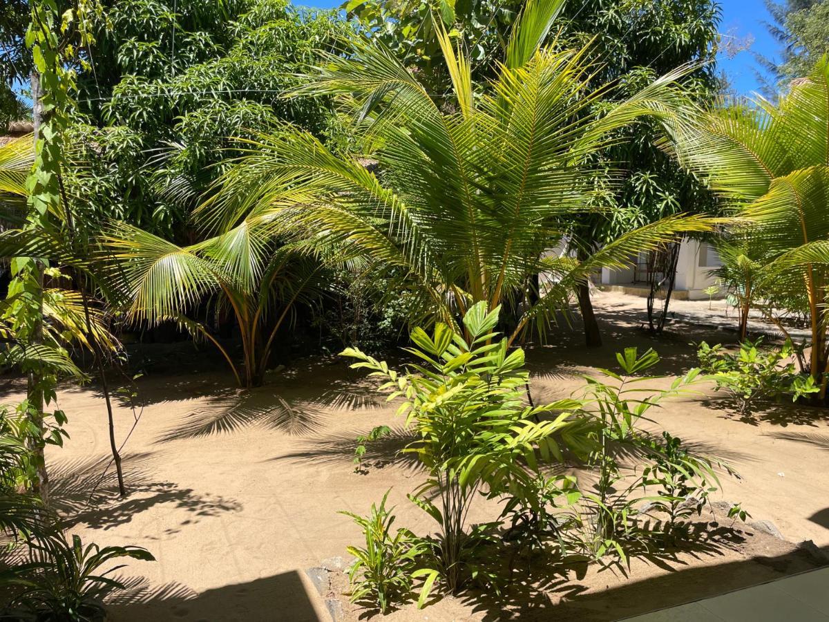 Hotel Banana Surf House Arugam Bay Esterno foto