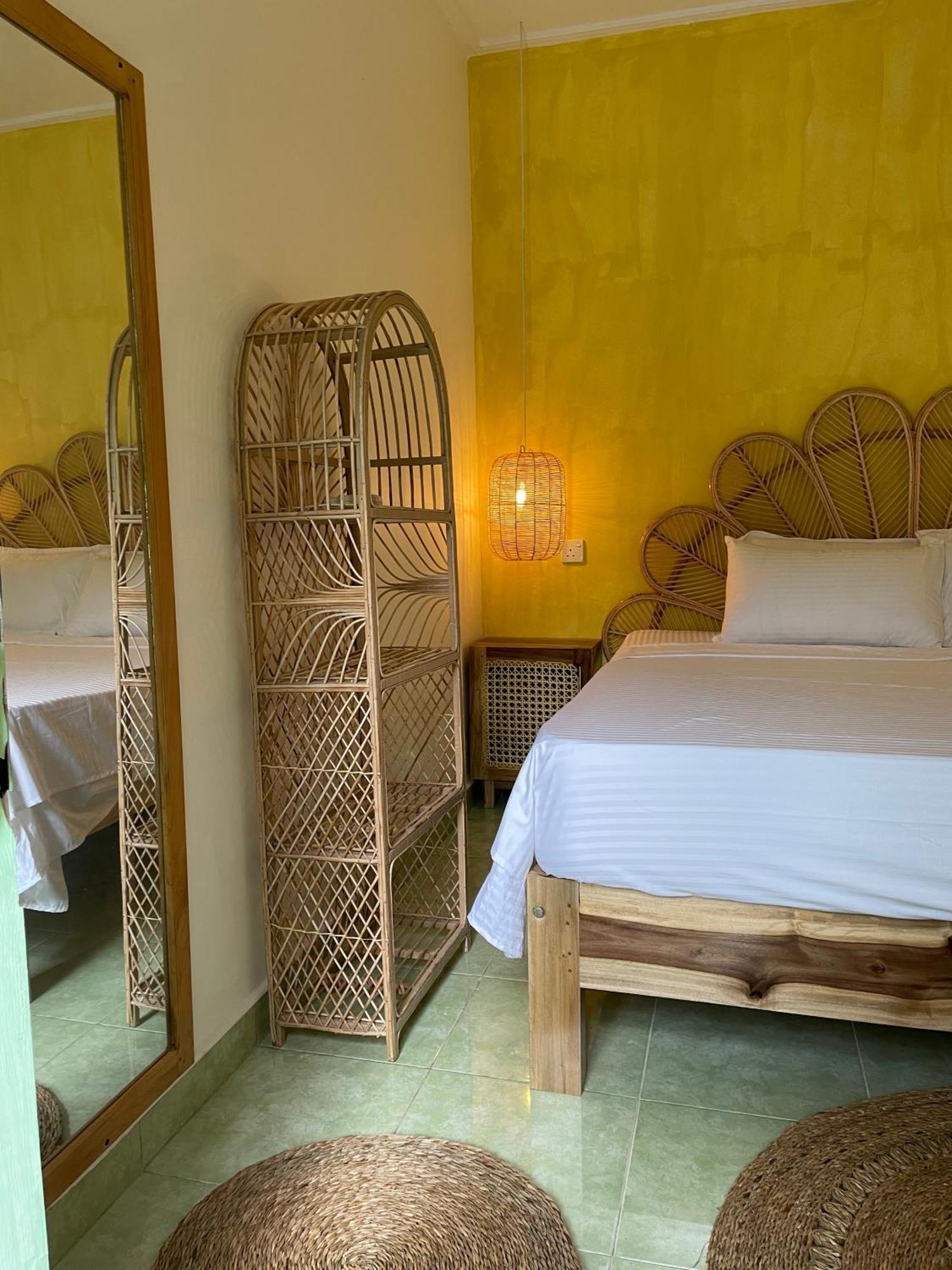 Hotel Banana Surf House Arugam Bay Esterno foto